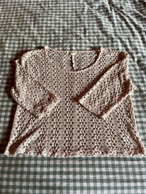 Staring at Stars 3/4 sleeve lace top